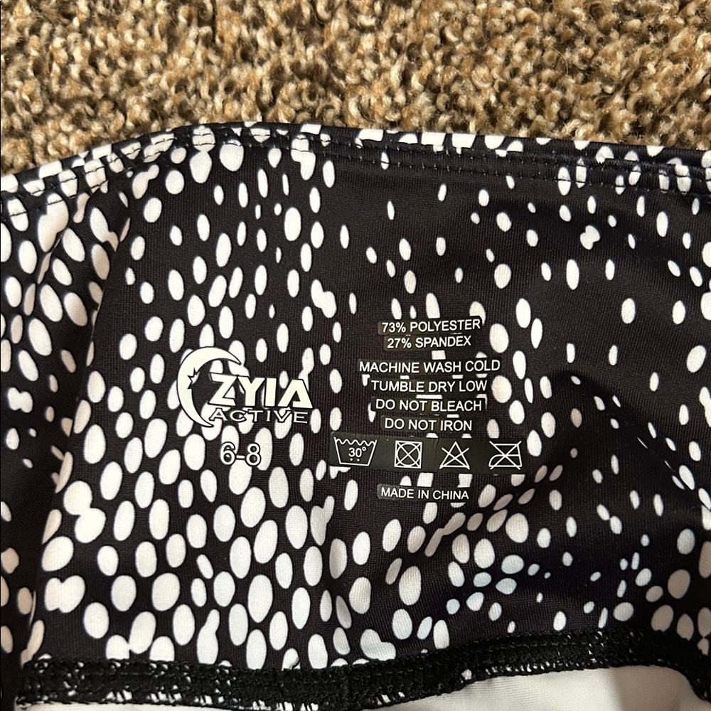 Chic Black and White Patterned Leggings - Picture 2 of 2